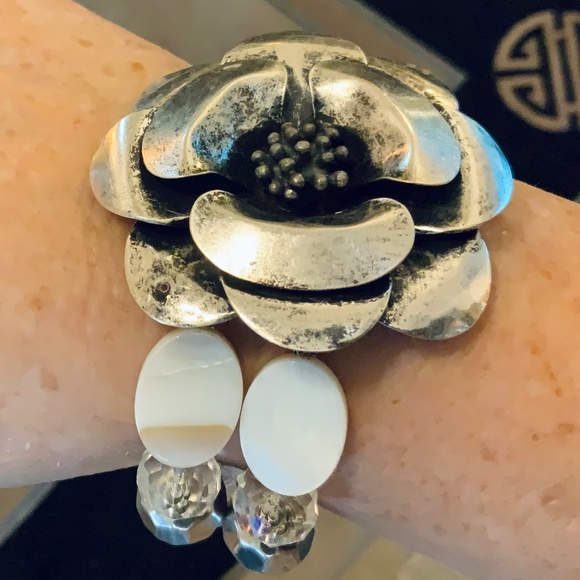 VINTAGE SILVER ANTIQUE FLOWER BEADED NECKLACE + STRETCH STATEMENT BRACELET⭐️NEW - Picture 3 of 13